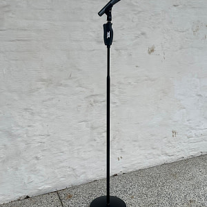 Sennheiser E845 Super-cardioid + Roundbase statief