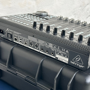 Behringer X-TOUCH Midi Paneel