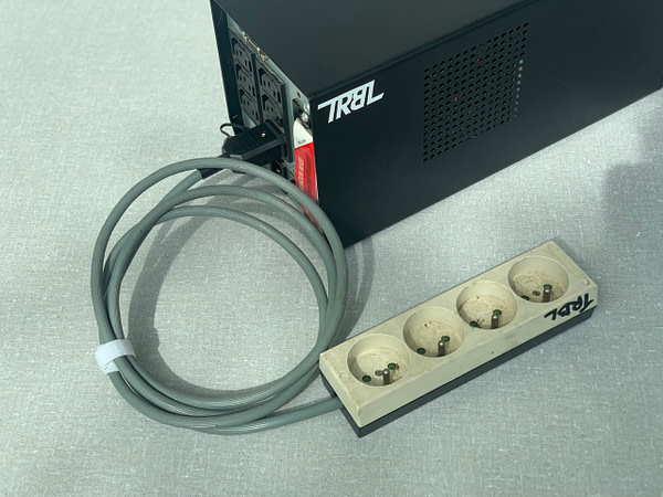 APC Smart UPS-750 - Batterij Backup - Afbeelding 3
