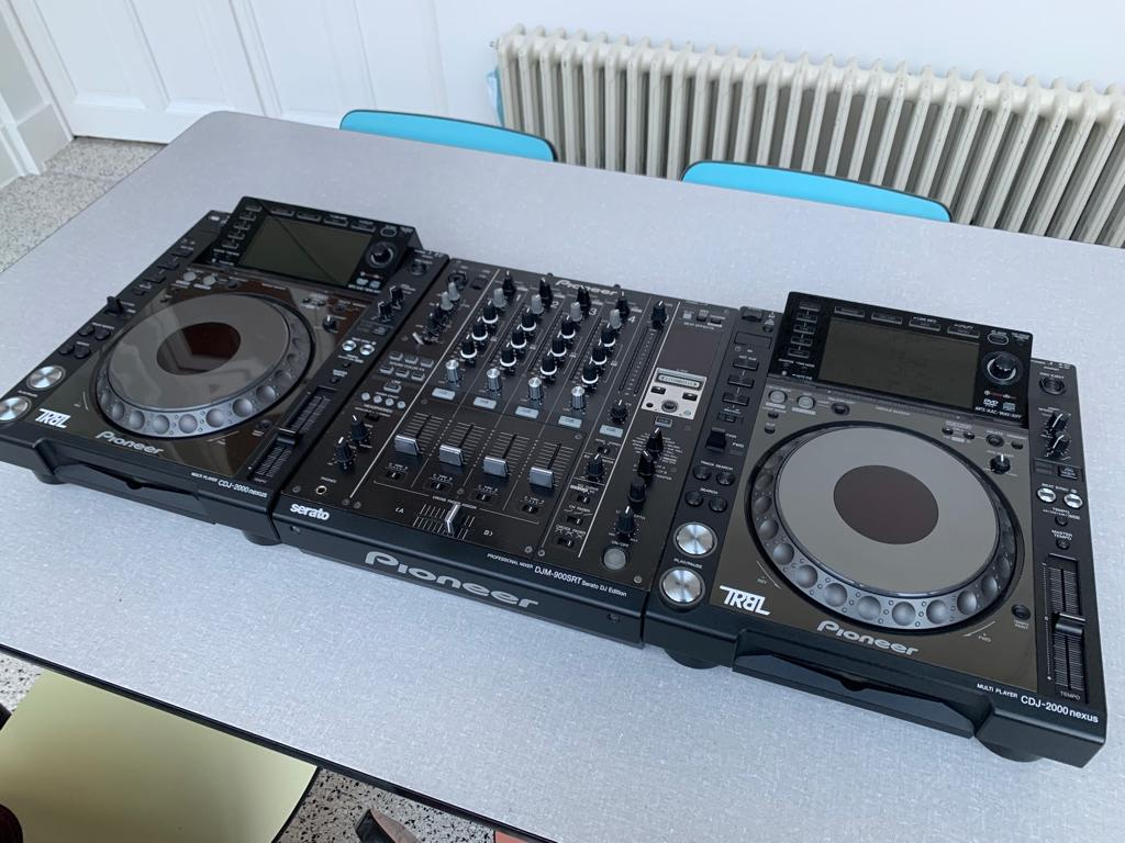 Pioneer CDJ2000NXS Set TRBL Sound and Licht